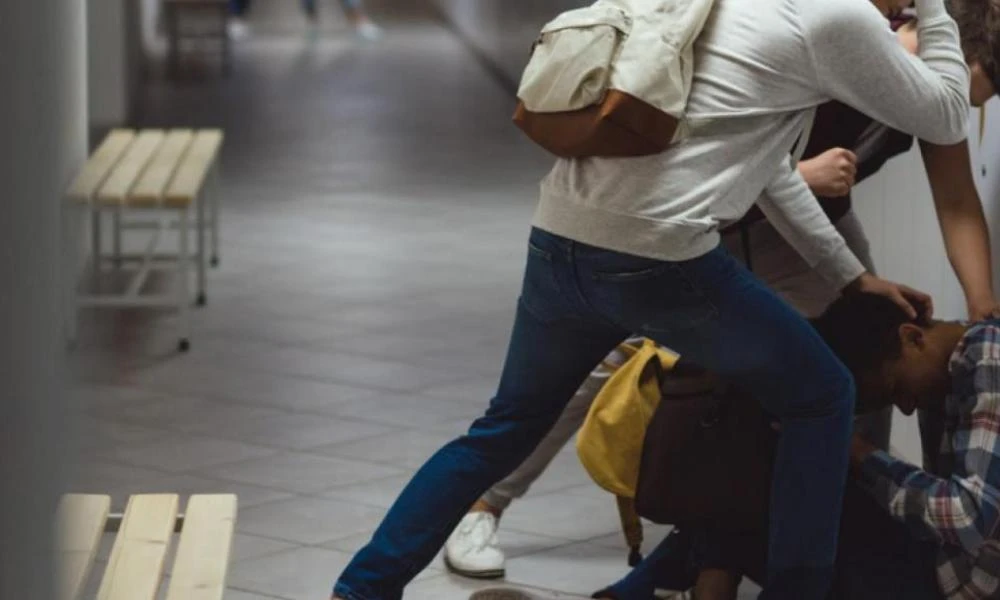 Μαρούσι: «Μου τραβάει την κουκούλα, άρχισε το ξύλο με σιδερογροθιές» - Η εφιαλτική εμπειρία του 13χρονου